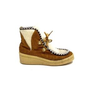 Vintage 1970s women’s tan suede faux fur fleece lined wedge lace up snow boots